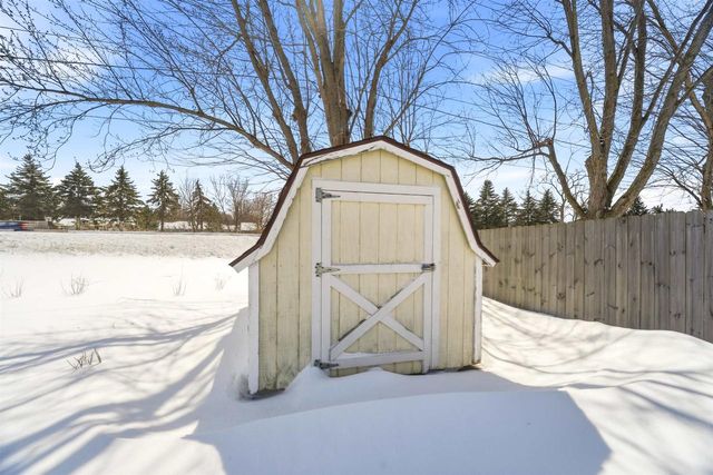 29 HILLOCK COURT, Appleton, WI 54914