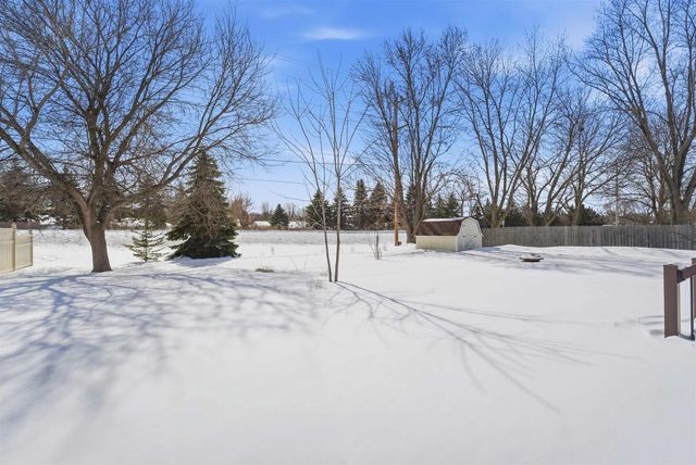 29 HILLOCK COURT, Appleton, WI 54914