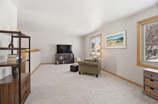 29 HILLOCK COURT, Appleton, WI 54914