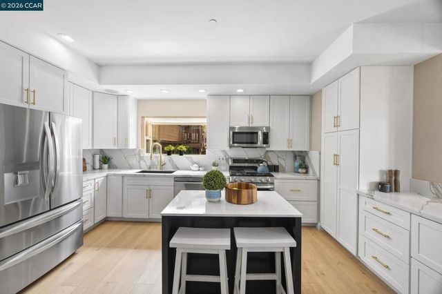 3685 Virden Ave, Oakland, CA 94619