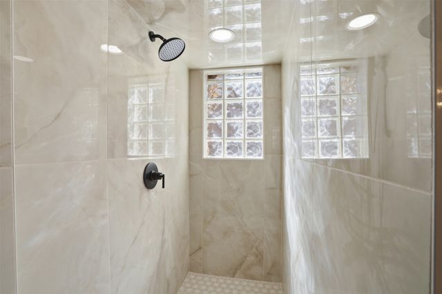 4000 Lost Creek Boulevard, Fort Worth, TX 76008