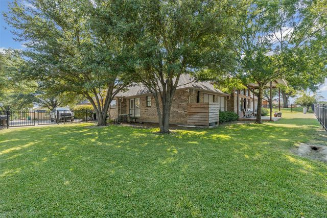 4000 Lost Creek Boulevard, Fort Worth, TX 76008