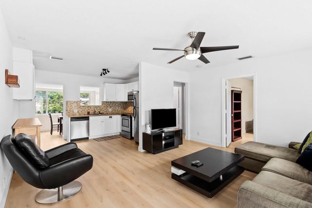 41 NE 46th Street, Oakland Park, FL 33334