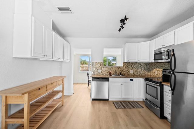 41 NE 46th Street, Oakland Park, FL 33334