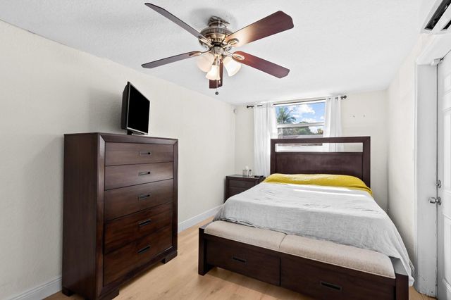 41 NE 46th Street, Oakland Park, FL 33334