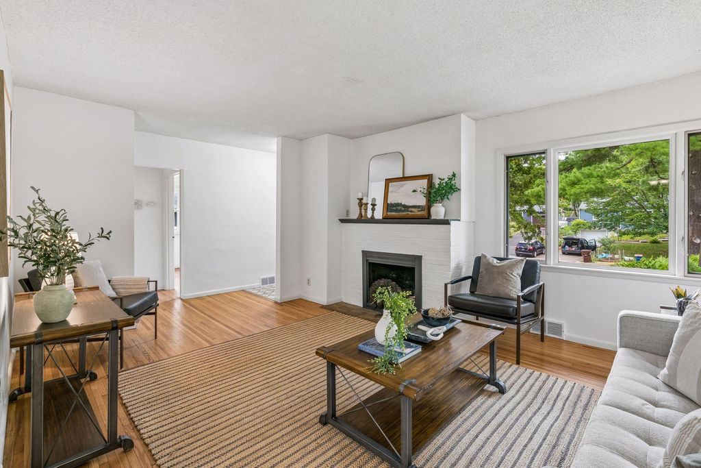 2417 Parkview Boulevard, Golden Valley, MN 55422 — photo 3