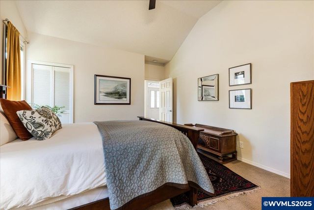 5725 Windfield Lp, Lake Oswego, OR 97035