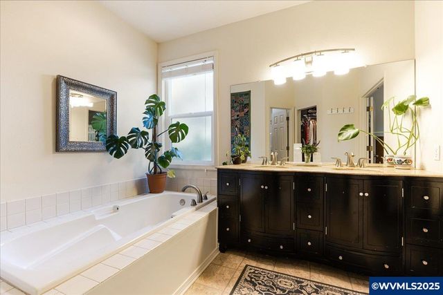 5725 Windfield Lp, Lake Oswego, OR 97035