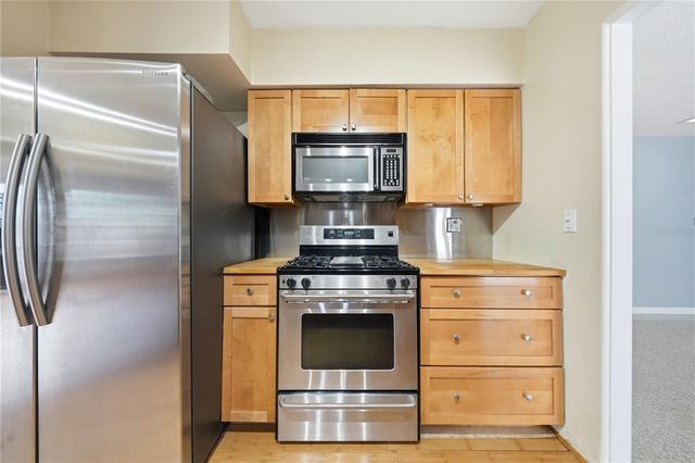 126 E MAGNOLIA AVENUE, Howey In The Hills, FL 34737