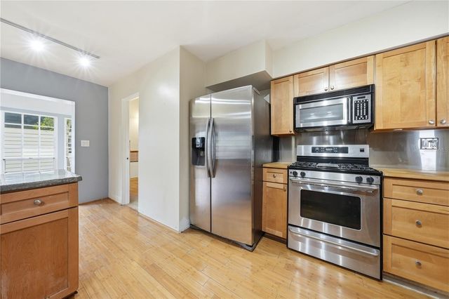 126 E MAGNOLIA AVENUE, Howey In The Hills, FL 34737