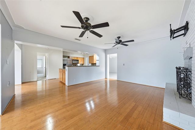 126 E MAGNOLIA AVENUE, Howey In The Hills, FL 34737