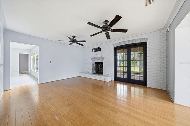 126 E MAGNOLIA AVENUE, Howey In The Hills, FL 34737