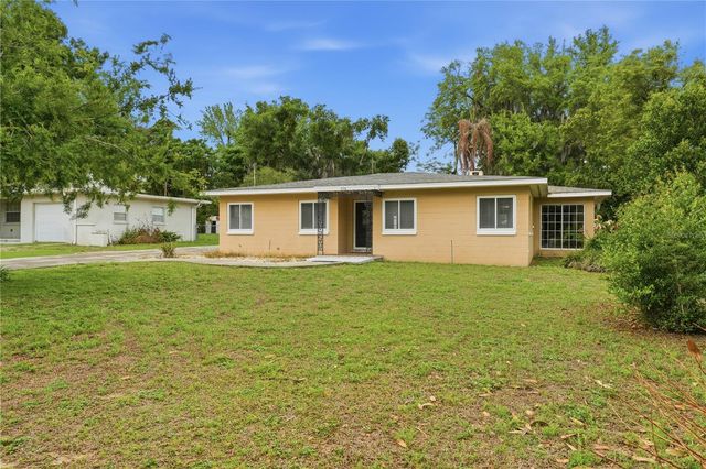 126 E MAGNOLIA AVENUE, Howey In The Hills, FL 34737