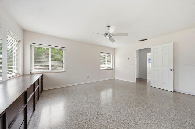 126 E MAGNOLIA AVENUE, Howey In The Hills, FL 34737