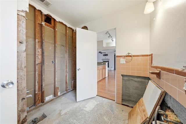 126 E MAGNOLIA AVENUE, Howey In The Hills, FL 34737