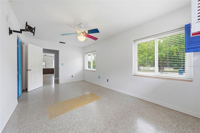 126 E MAGNOLIA AVENUE, Howey In The Hills, FL 34737