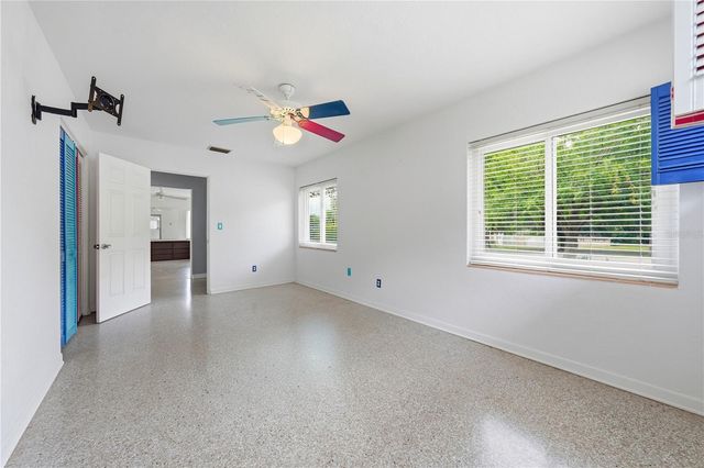 126 E MAGNOLIA AVENUE, Howey In The Hills, FL 34737