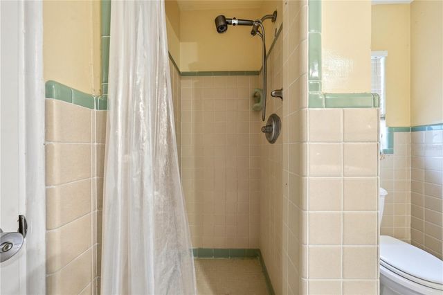 126 E MAGNOLIA AVENUE, Howey In The Hills, FL 34737