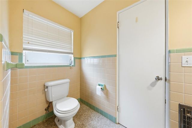 126 E MAGNOLIA AVENUE, Howey In The Hills, FL 34737