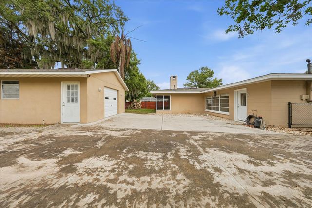 126 E MAGNOLIA AVENUE, Howey In The Hills, FL 34737