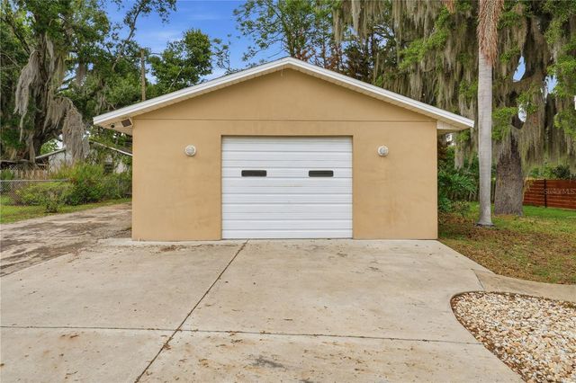 126 E MAGNOLIA AVENUE, Howey In The Hills, FL 34737