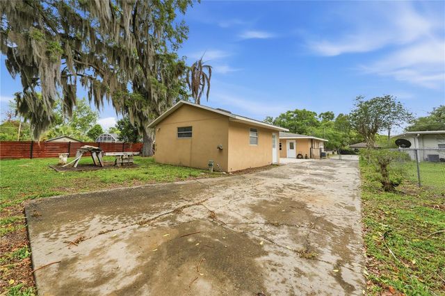 126 E MAGNOLIA AVENUE, Howey In The Hills, FL 34737