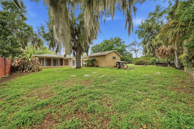 126 E MAGNOLIA AVENUE, Howey In The Hills, FL 34737