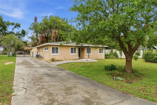 126 E MAGNOLIA AVENUE, Howey In The Hills, FL 34737