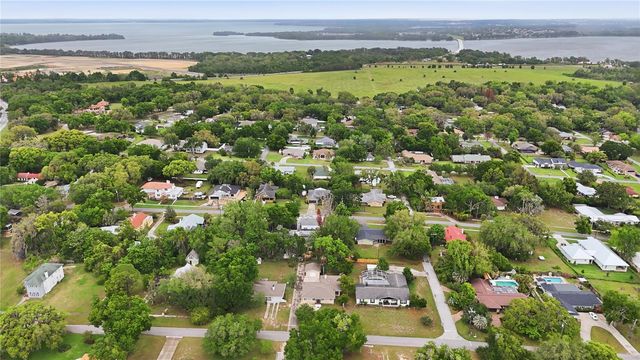 126 E MAGNOLIA AVENUE, Howey In The Hills, FL 34737