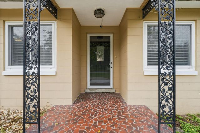 126 E MAGNOLIA AVENUE, Howey In The Hills, FL 34737