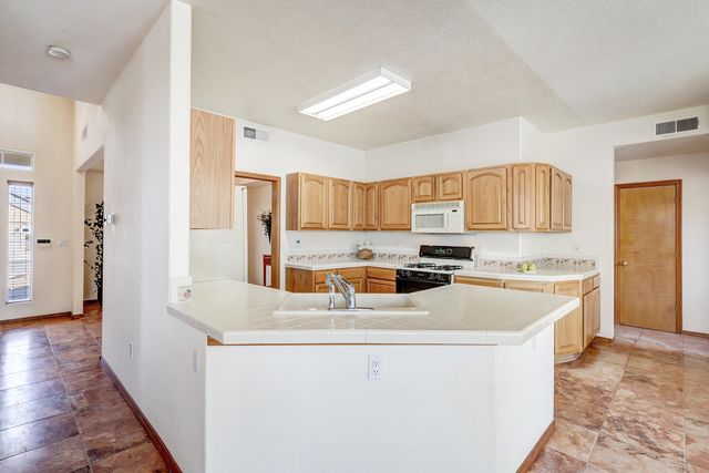 1675 Bosque Vista Loop, Los Lunas, NM 87031