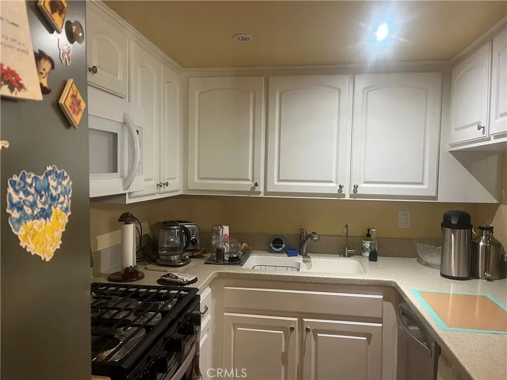 335 N Adams Street North 112, Glendale, CA 91206