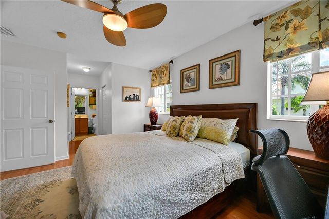 568 7th Square 101, Vero Beach, FL 32962