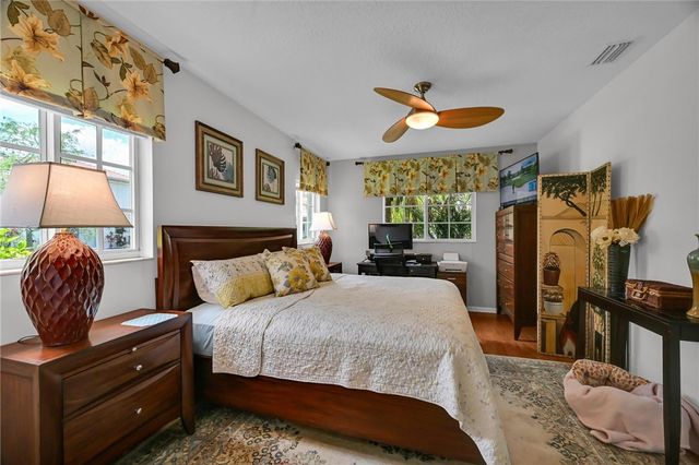 568 7th Square 101, Vero Beach, FL 32962
