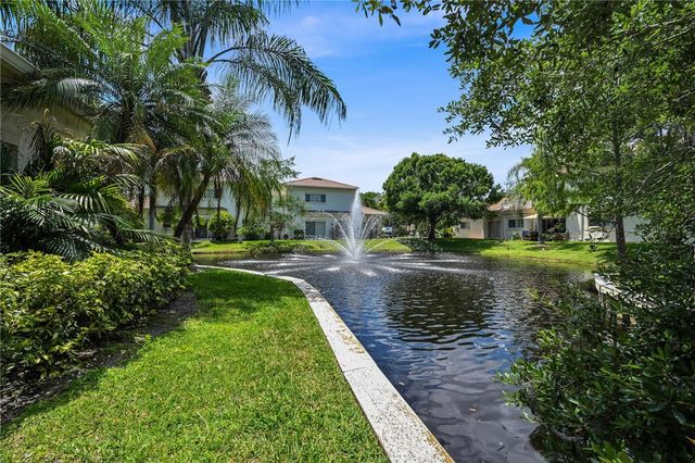 568 7th Square 101, Vero Beach, FL 32962
