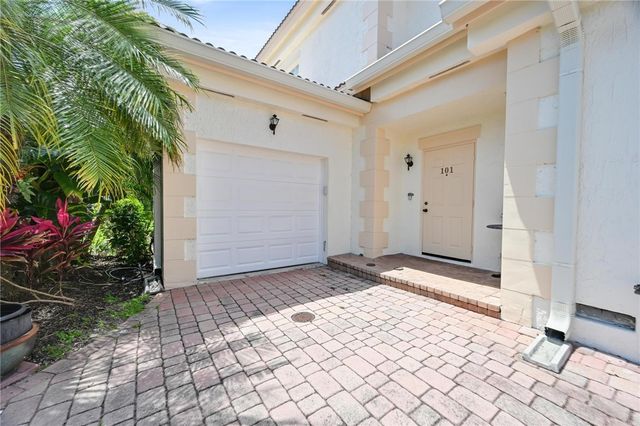 568 7th Square 101, Vero Beach, FL 32962