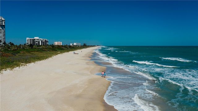 568 7th Square 101, Vero Beach, FL 32962