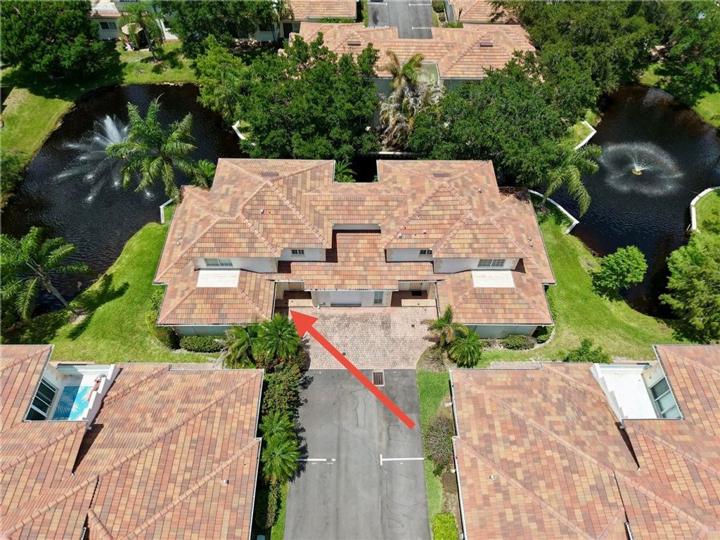 568 7th Square 101, Vero Beach, FL 32962