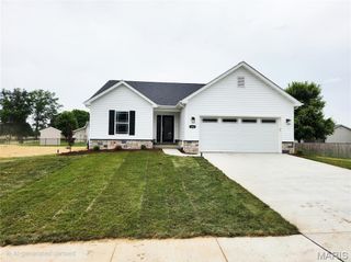 405 Acorn Way, Lebanon, IL 62254