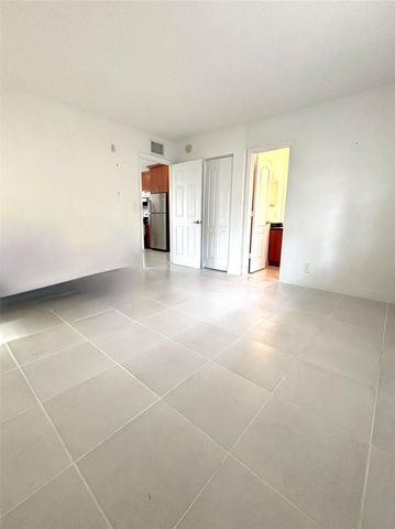 4071 N Dixie Highway 19, Oakland Park, FL 33334