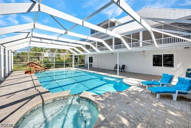9007 Mockingbird DR, Sanibel, FL 33957