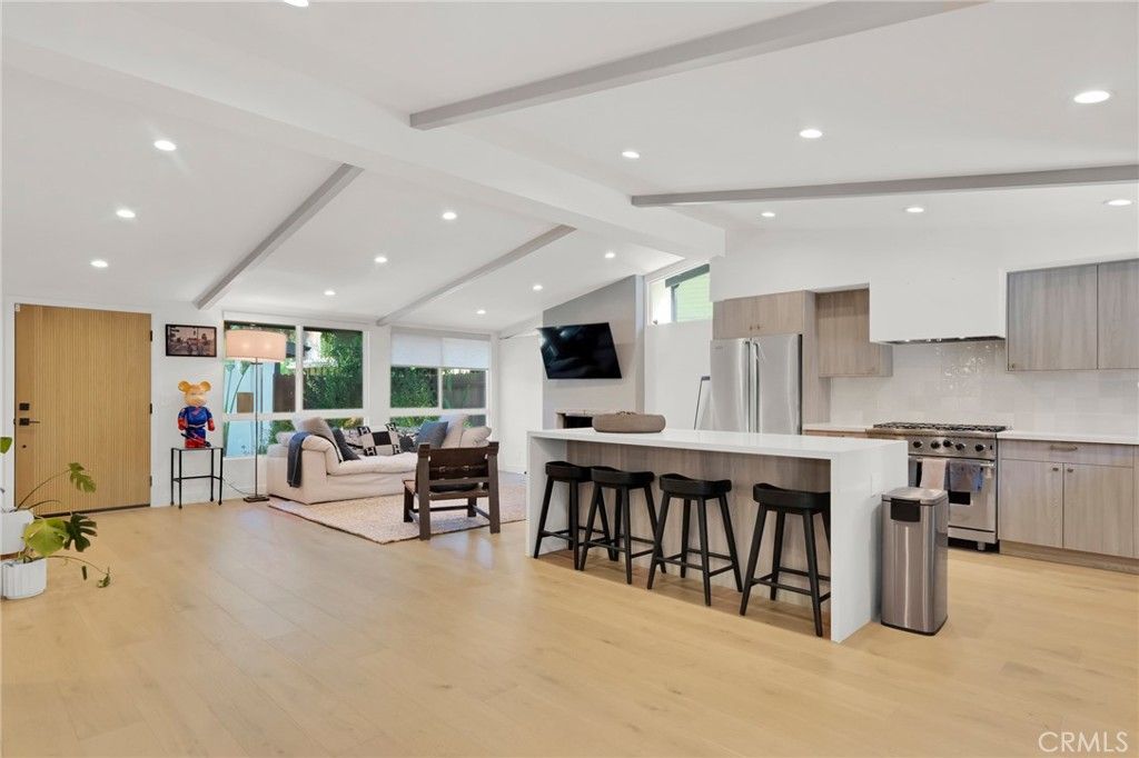 Image 12 of property listing at 4941 Rigoletto Street, Woodland Hills, CA 91364