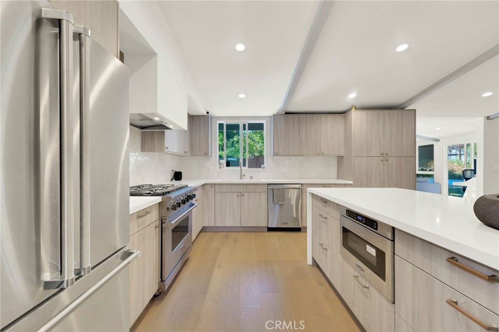 Image 14 of property listing at 4941 Rigoletto Street, Woodland Hills, CA 91364