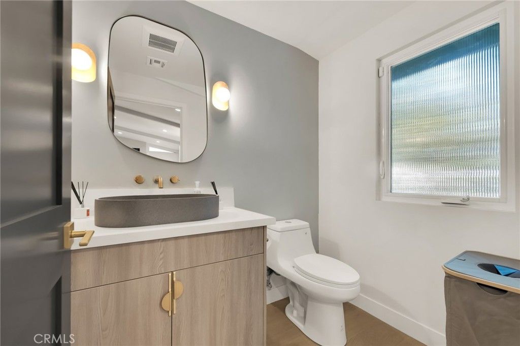 Image 16 of property listing at 4941 Rigoletto Street, Woodland Hills, CA 91364