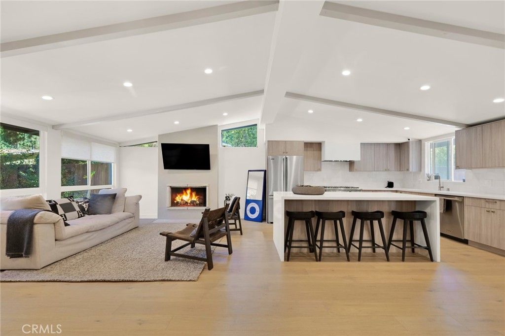 Image 17 of property listing at 4941 Rigoletto Street, Woodland Hills, CA 91364