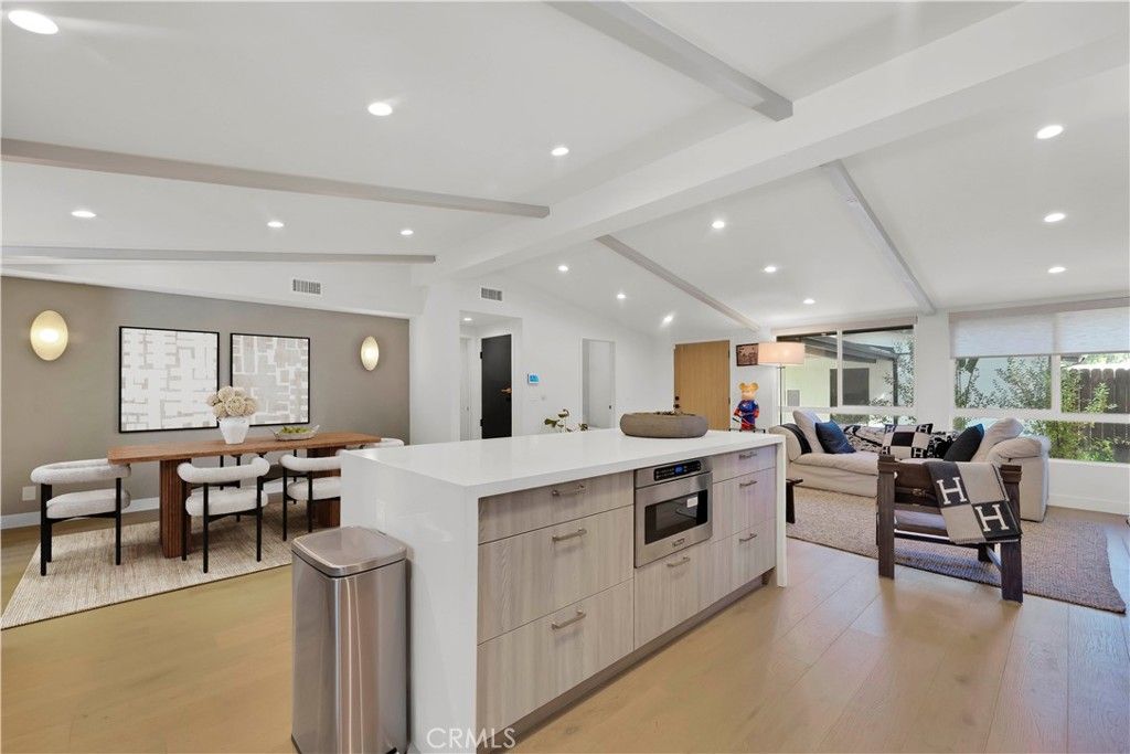 Image 2 of property listing at 4941 Rigoletto Street, Woodland Hills, CA 91364