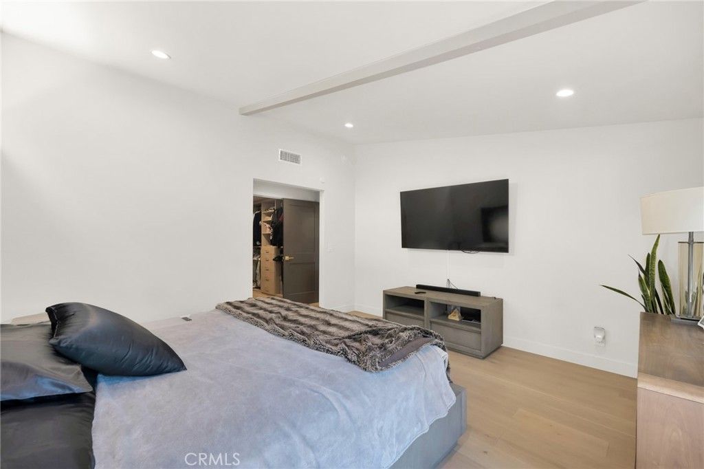 Image 24 of property listing at 4941 Rigoletto Street, Woodland Hills, CA 91364