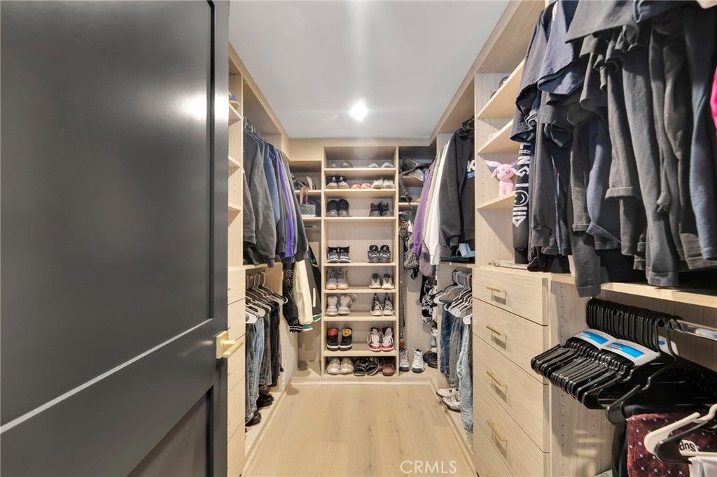 Image 25 of property listing at 4941 Rigoletto Street, Woodland Hills, CA 91364