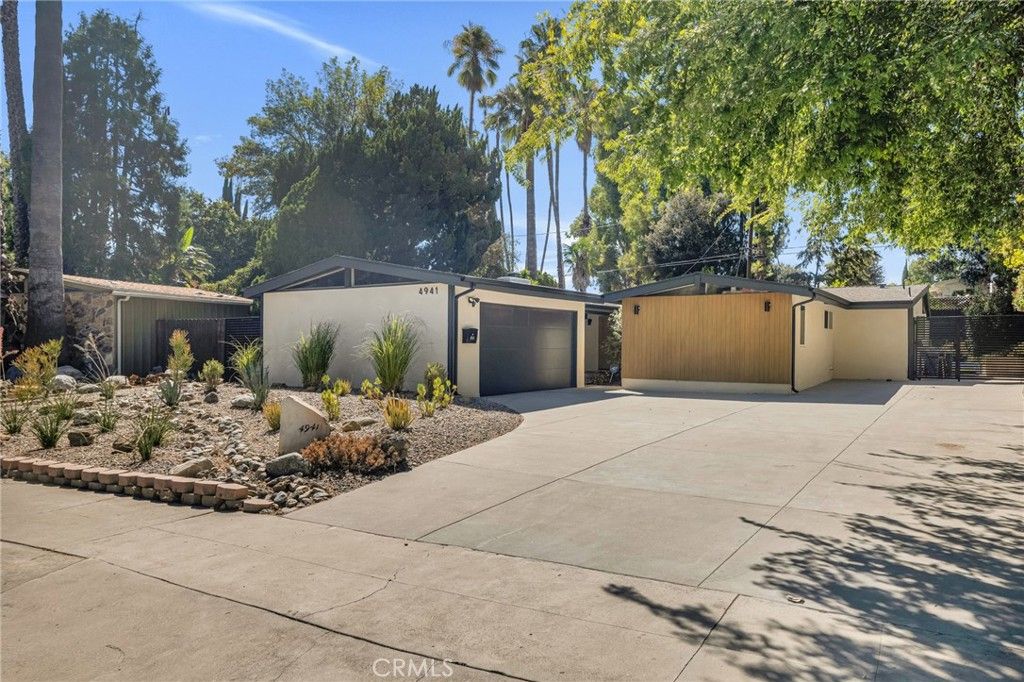 Image 40 of property listing at 4941 Rigoletto Street, Woodland Hills, CA 91364