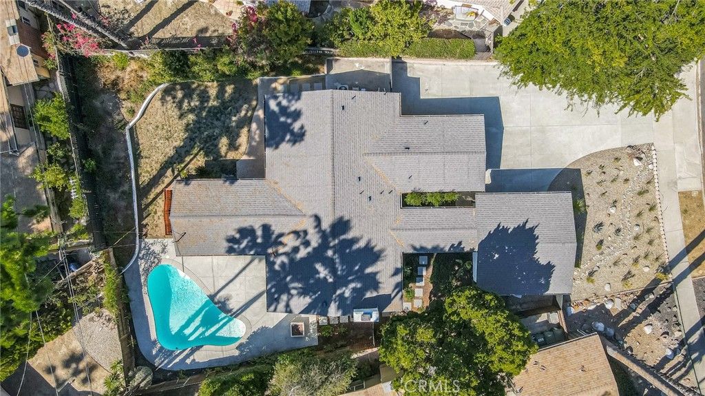 Image 5 of property listing at 4941 Rigoletto Street, Woodland Hills, CA 91364